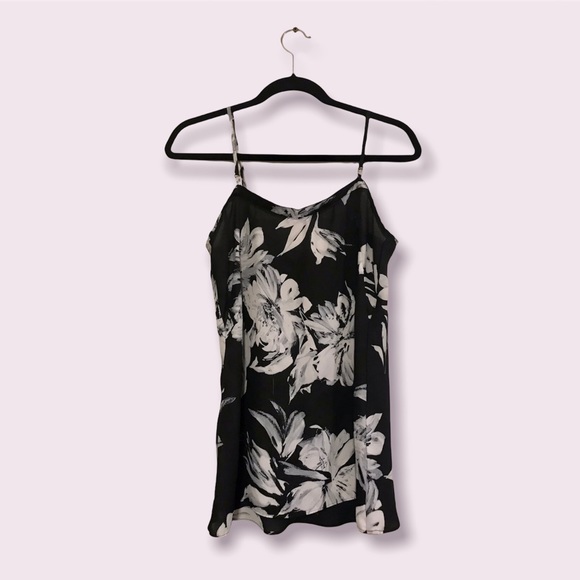 🌟SALE 2/$10.00‼️ VIOLET & CLAIRE Women’s Floral Spaghetti strap Blouse size S - Picture 4 of 5